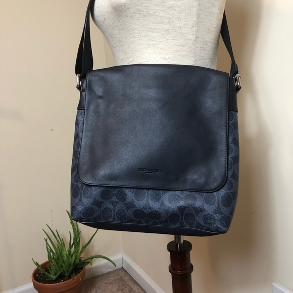 🆕 BNWT Coach signature messenger bag - Picture 2 of 8